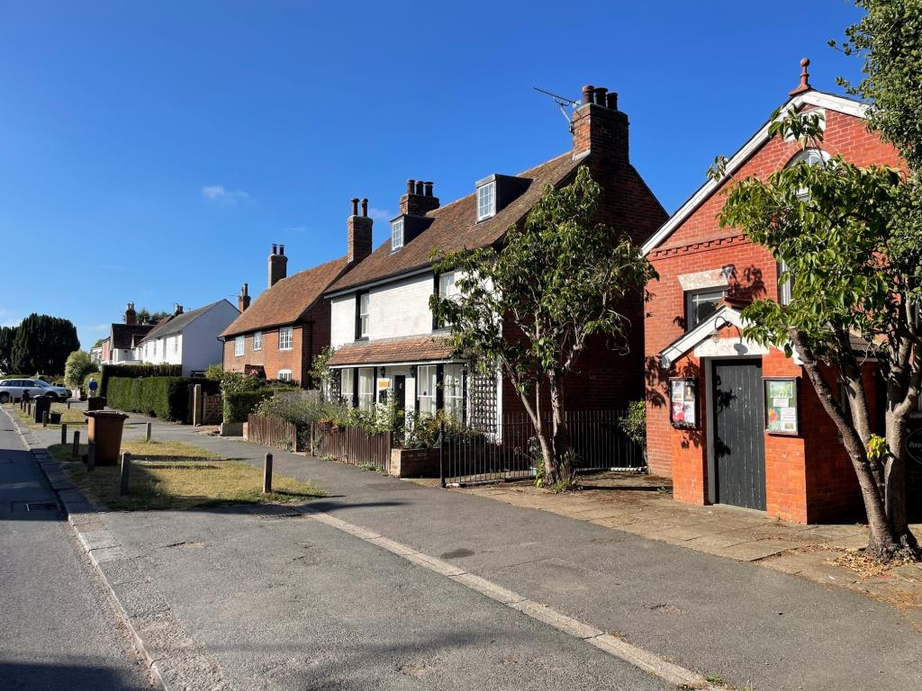 Lot: 105 - ATTRACTIVE METHODIST CHURCH WITH POTENTIAL - 